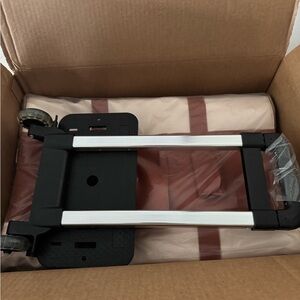 Luhxe travel bag with rollers